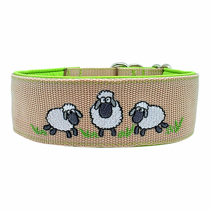 Click closure collars made of webbing