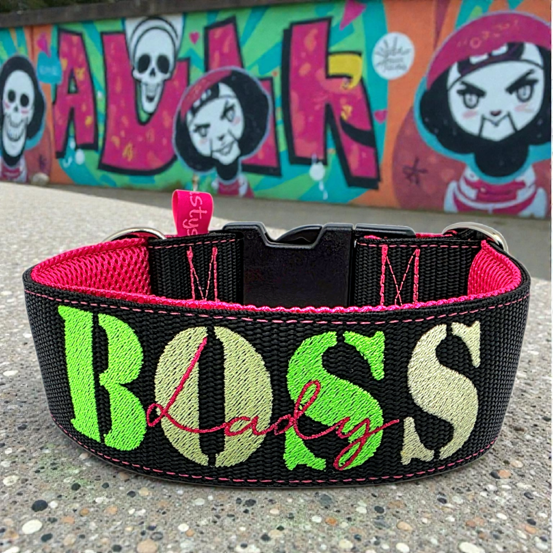 Click closure collars made of webbing