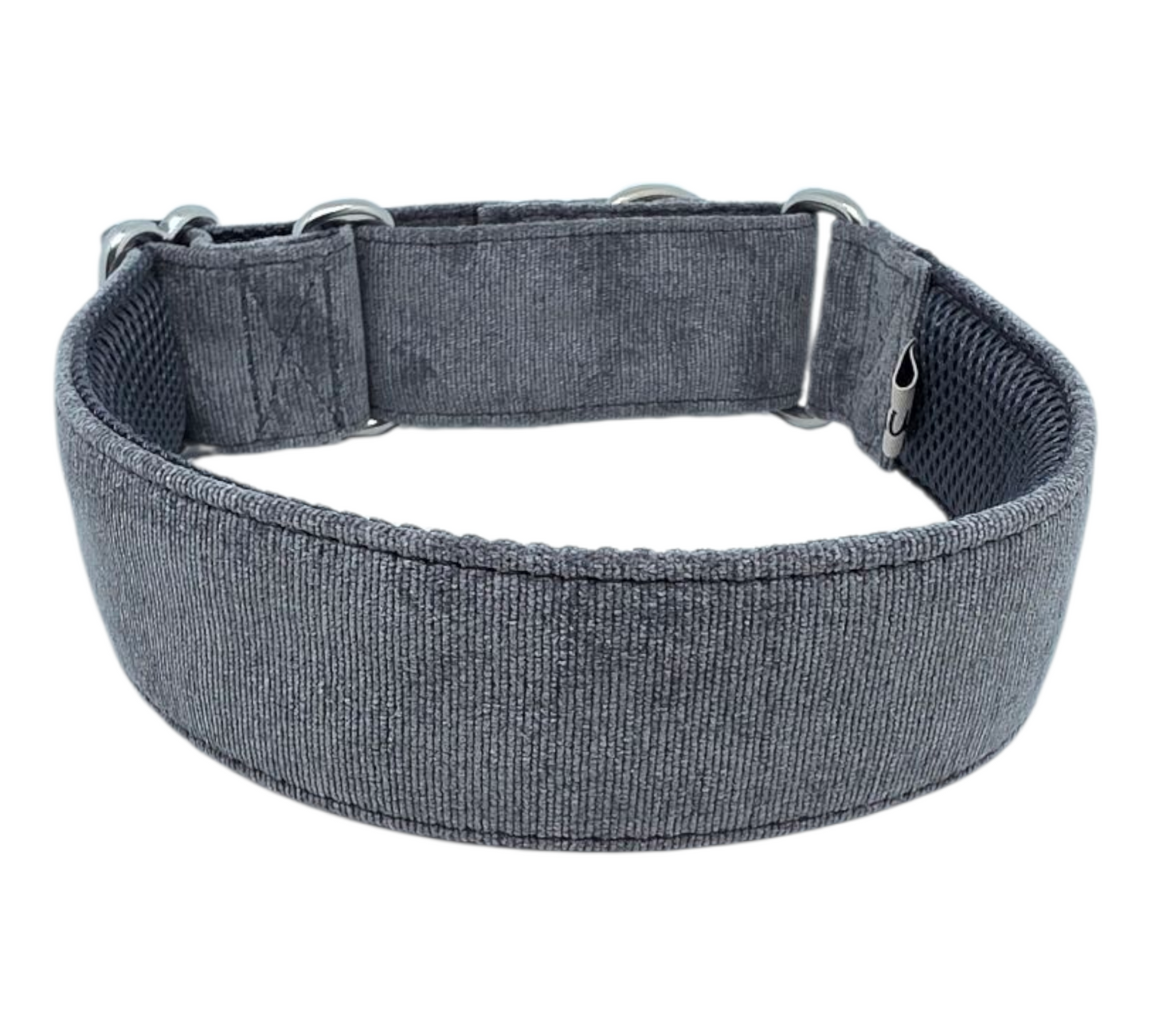 Samtweicher Möbelstoff in Cordoptik mit Airmesh gepolstert