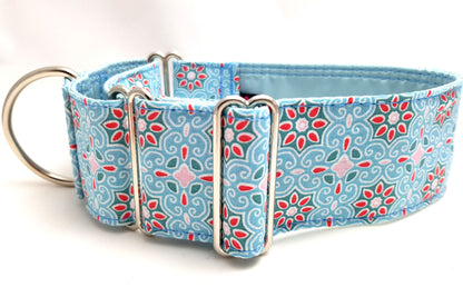 Halsband Flower-Power hellblau