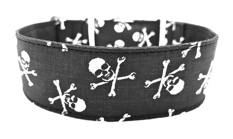Halsband Pirate Skulls schwarz
