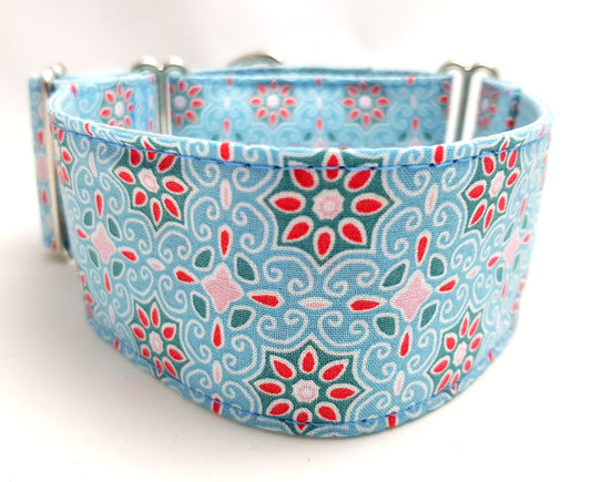 Halsband Flower-Power hellblau